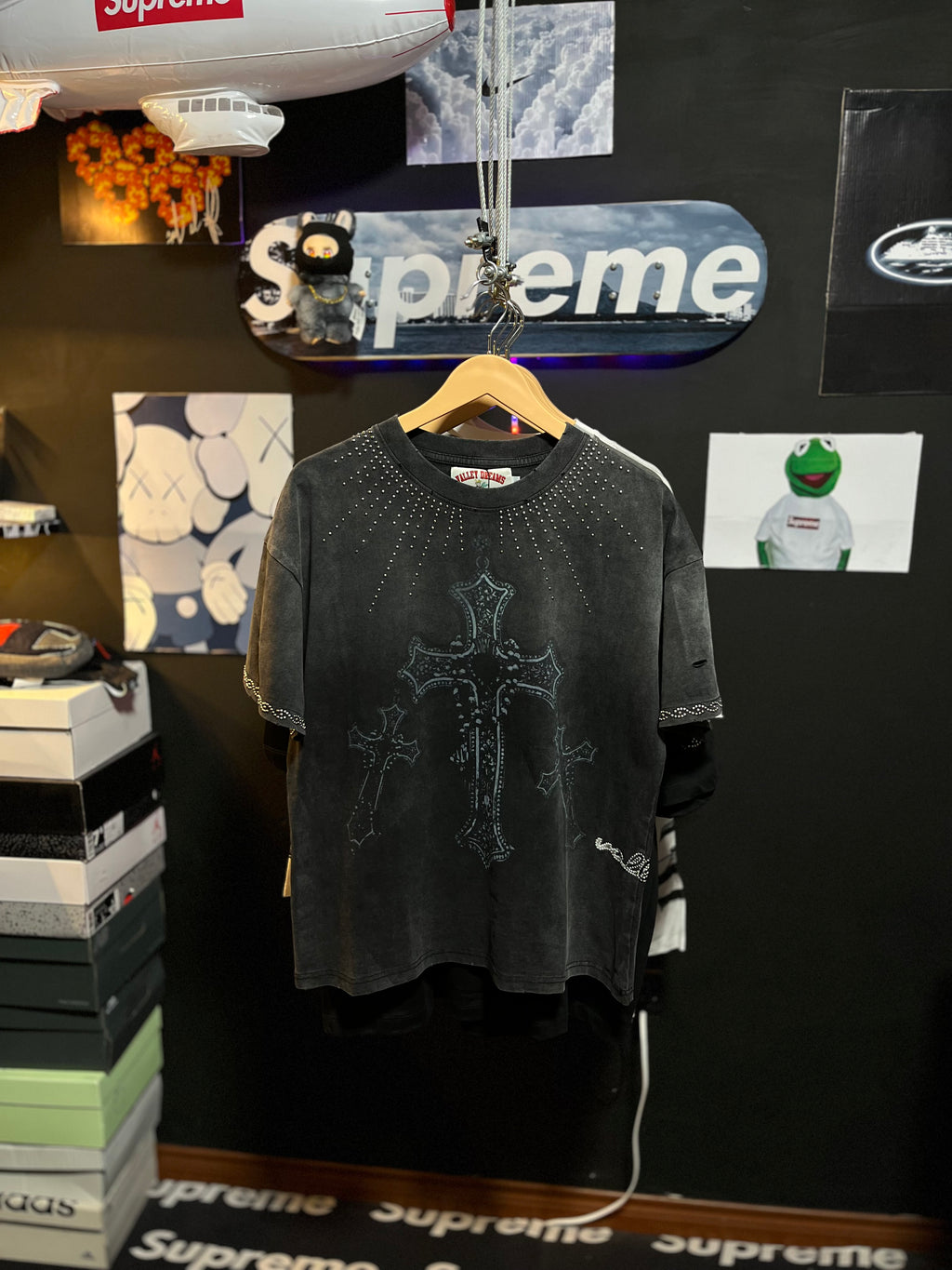 Vale Forever Pierced Tee 'Black'