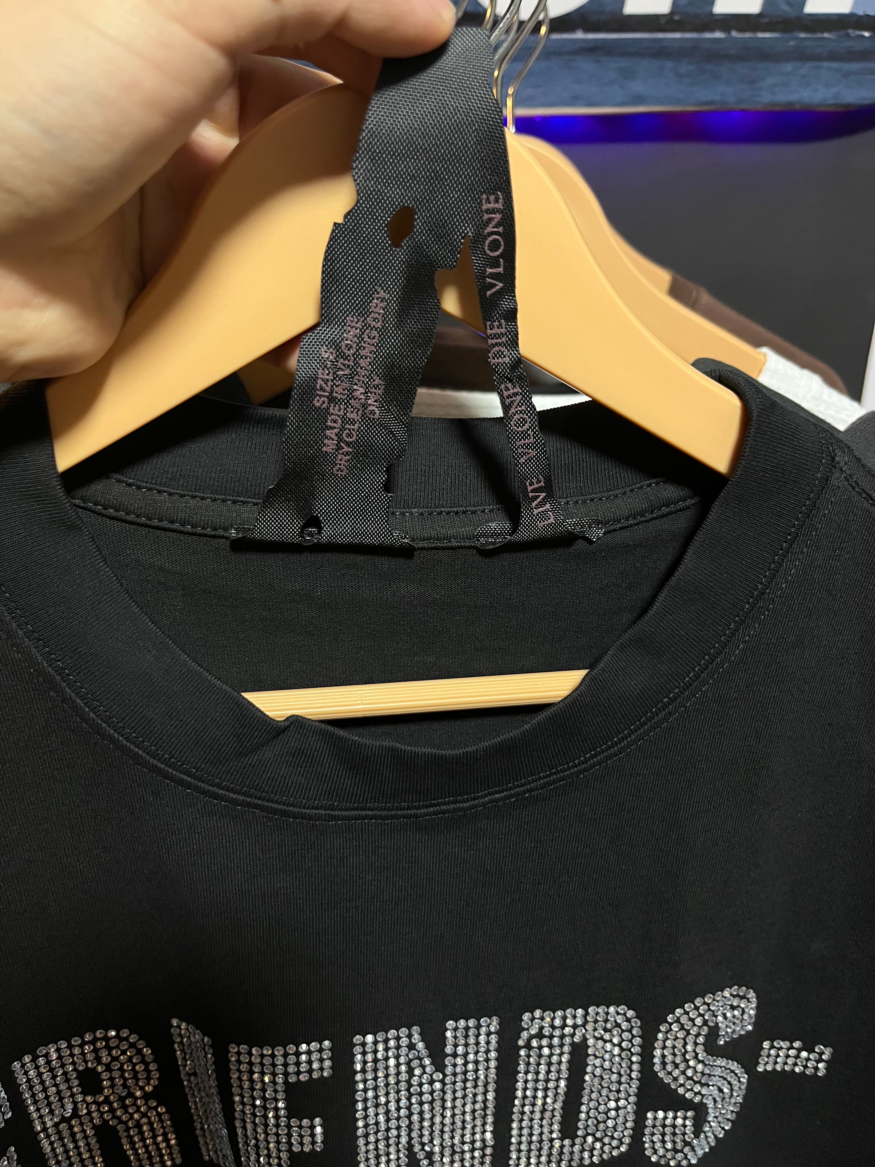 Vlone DS vlone Rhinestone friends tee