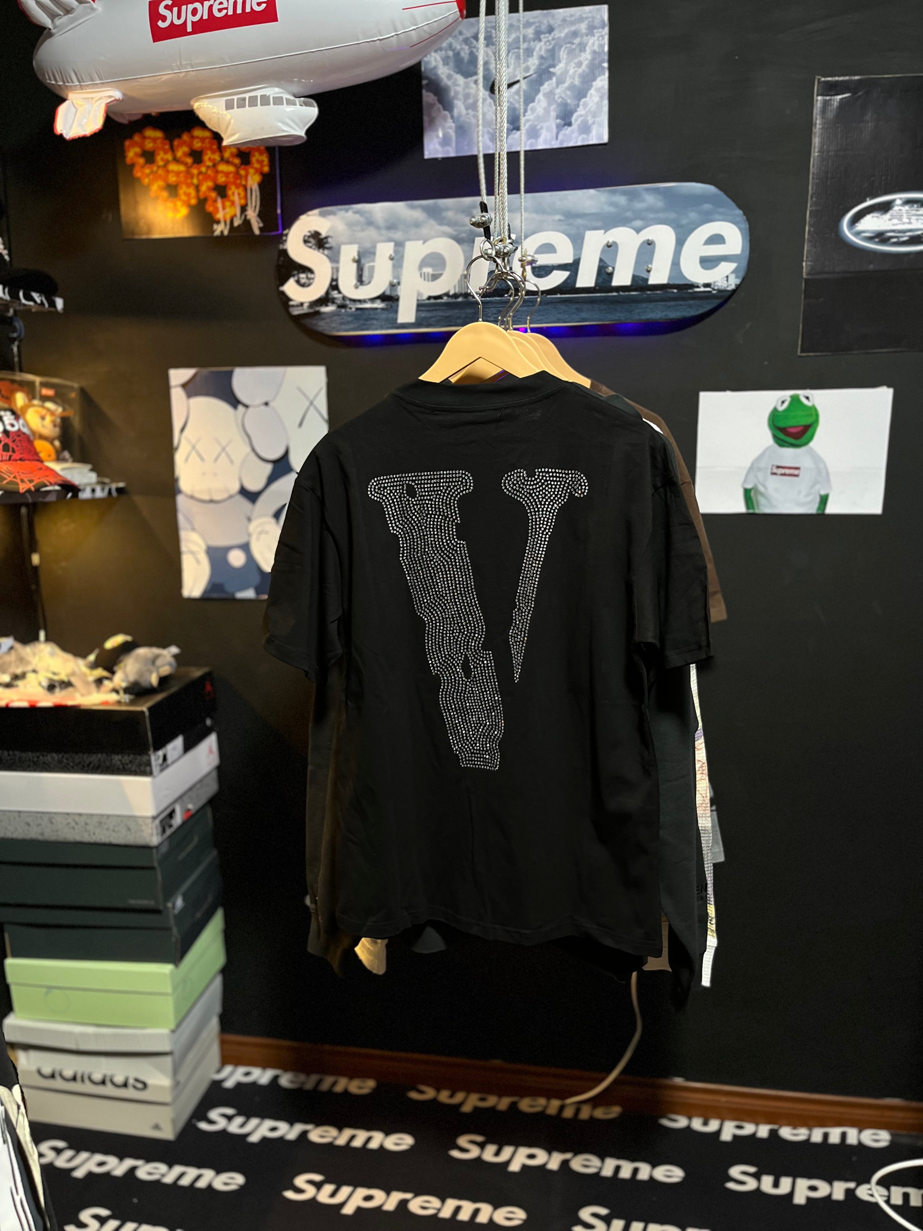 Vlone DS vlone Rhinestone friends tee