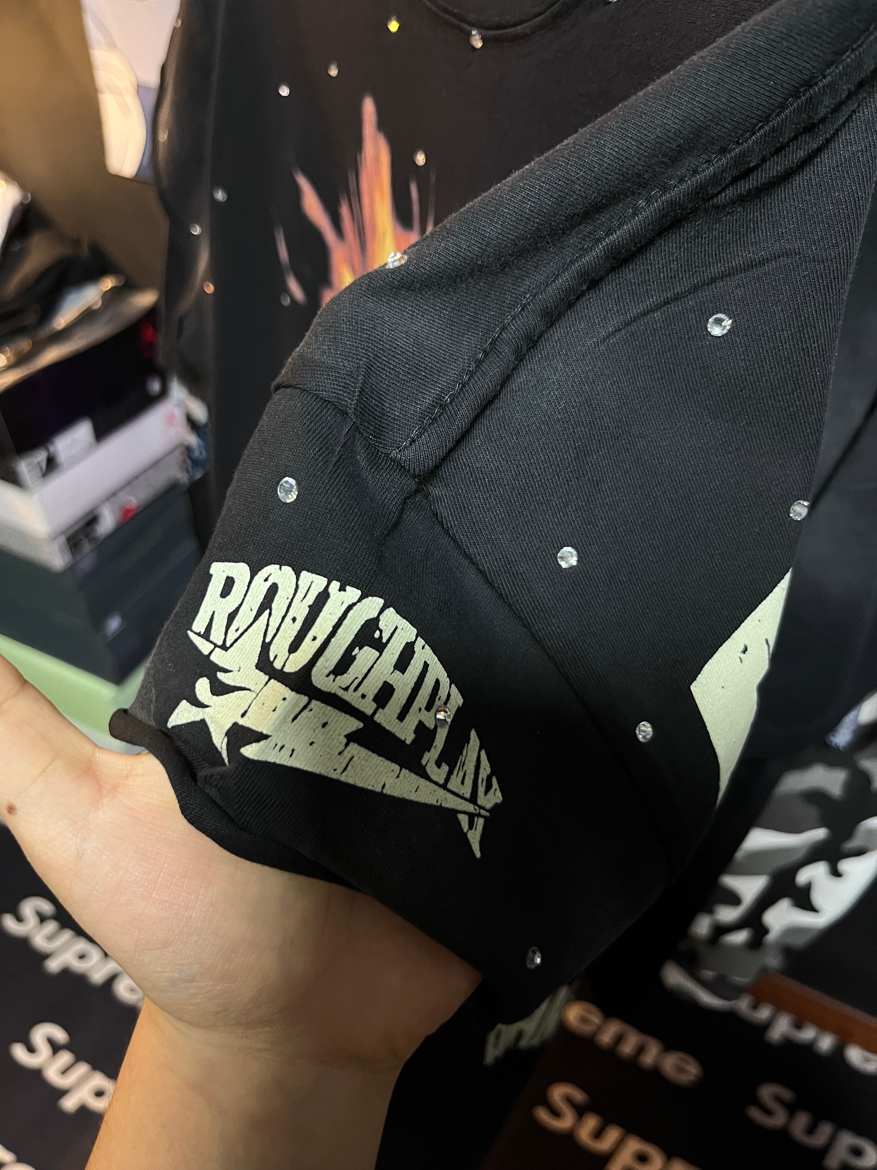 ROUGHPLAY “Battle Wounds” Cut-Off Manga Corta