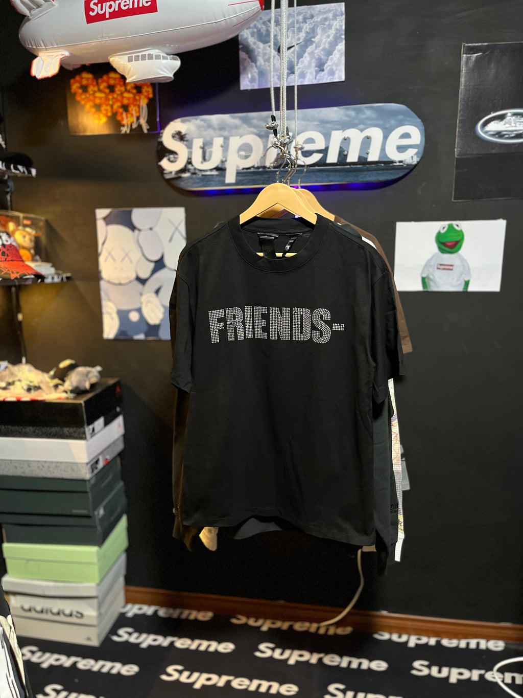 Vlone DS vlone Rhinestone friends tee