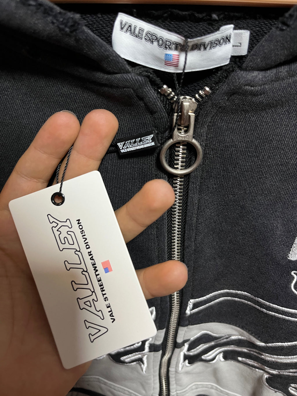 BLACK CURSIVE ZIP UP HOODIE VALLEY