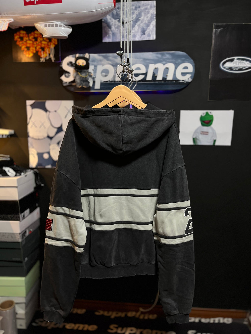 BLACK CURSIVE ZIP UP HOODIE VALLEY